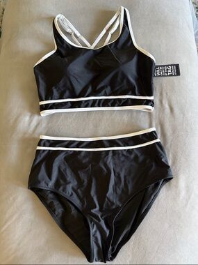 High-Waist Black Bikini Set with White Trim - Sporty Two-Piece